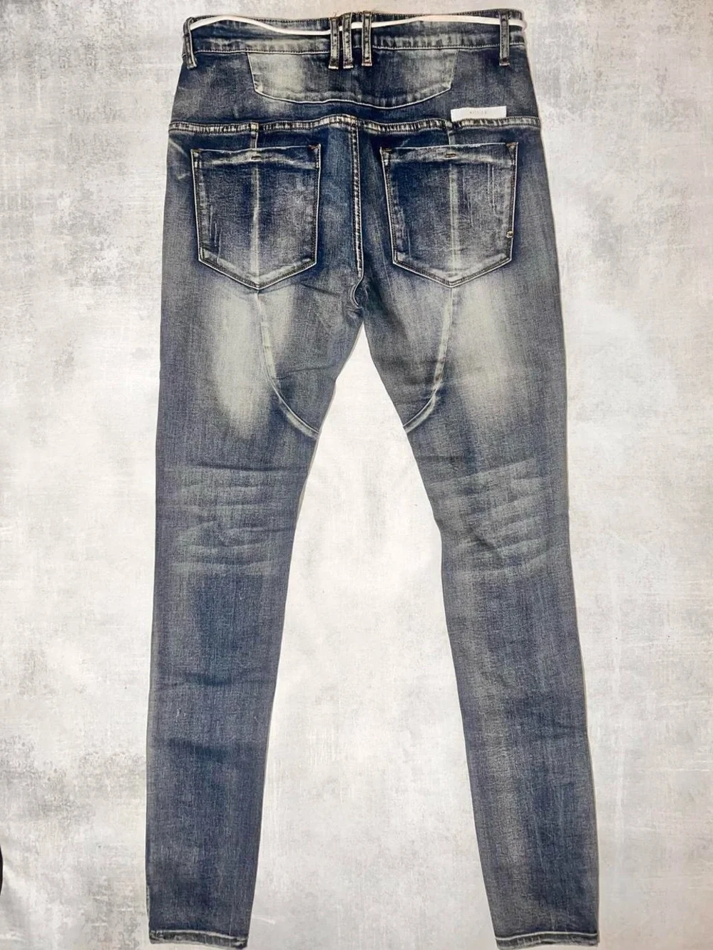 Kollar Denim Retail $98 Distressed with a stretch White Drawstring